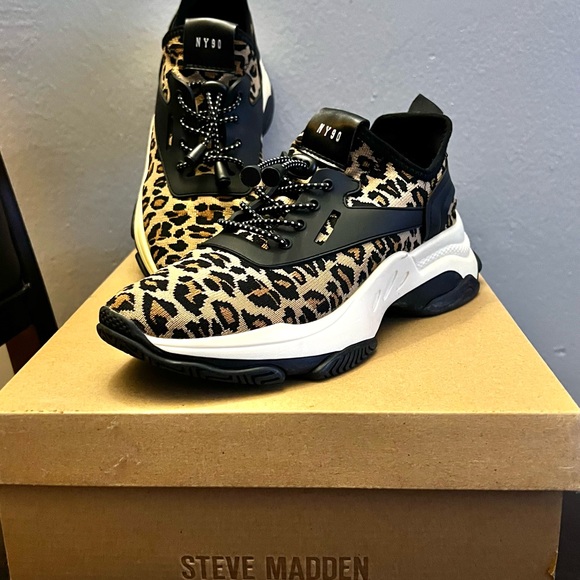 Steve Madden Leopard Print Athletic Shoes - Picture 2 of 2